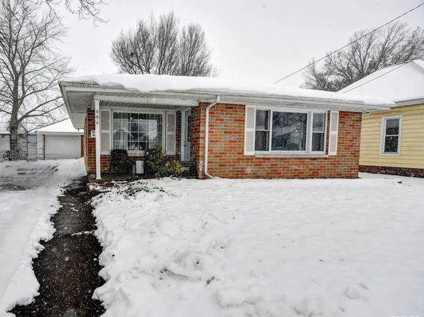 904 W Vandeveer St, Taylorville, IL 62568