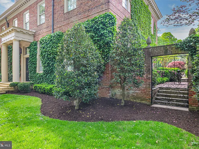 2310 Kalorama Rd NW — Photo 42