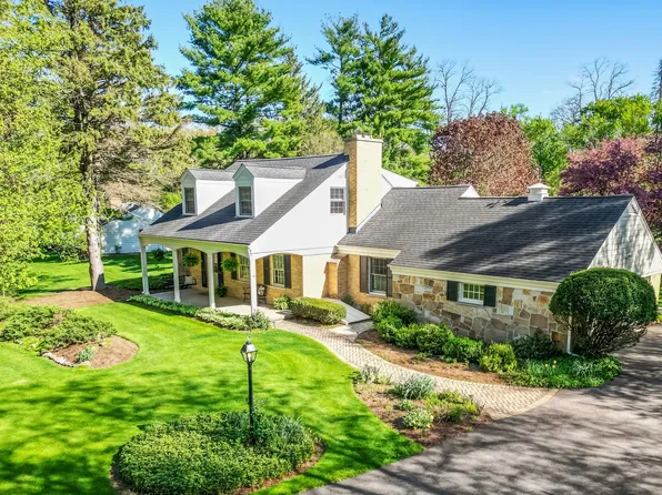 139 Big Oaks Rd, Cary, IL 60013