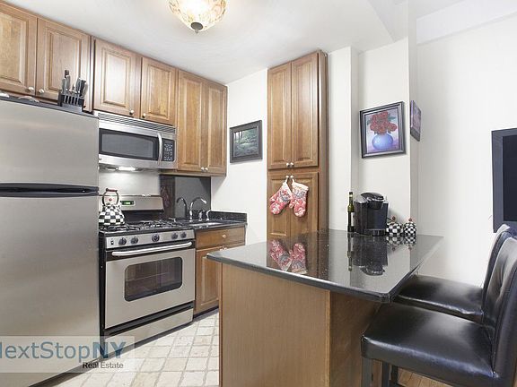 2nd image of 157-163 E 72nd St #4E