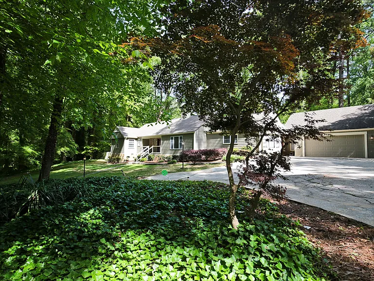 2885 Duke Of Gloucester St — Photo 49