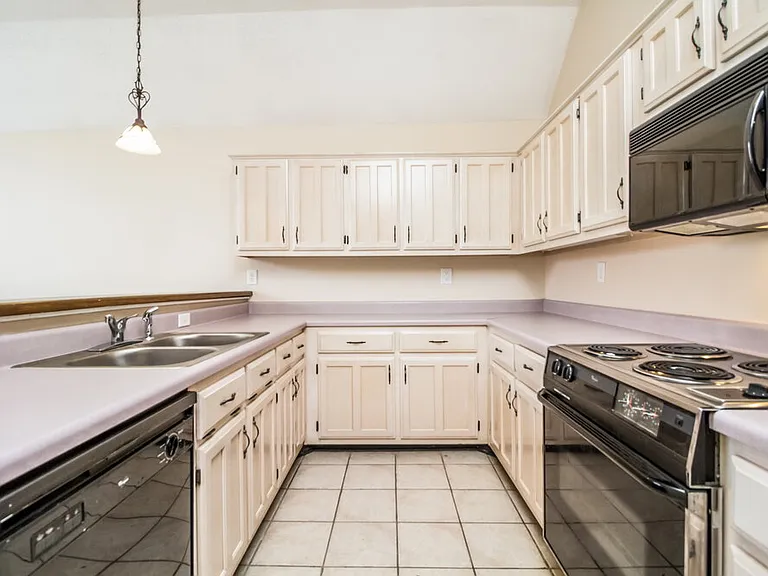 9441 Club Walk Ct — Photo 6
