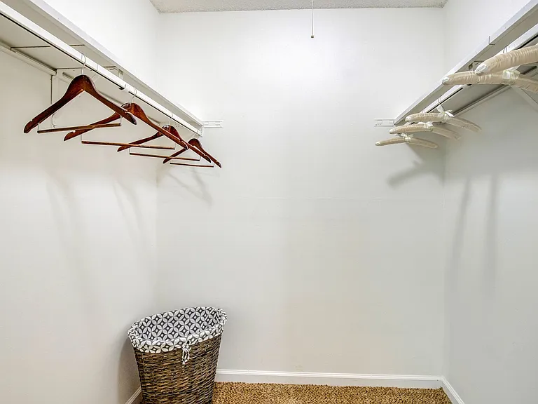 Applewood At The Cove Apartments — Photo 20