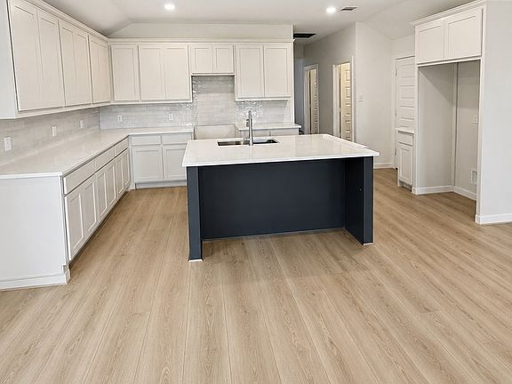 3rd image of 1422 Quail Creek Dr