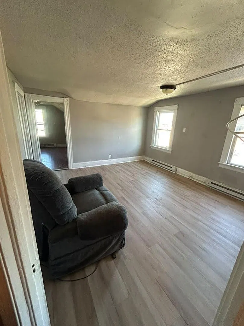79 Newington Ave — Photo 1