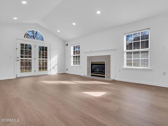 3rd image of 9 Oakmont Road