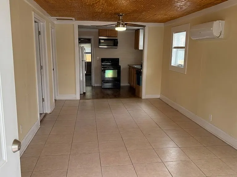 2408 Gordon St — Photo 7