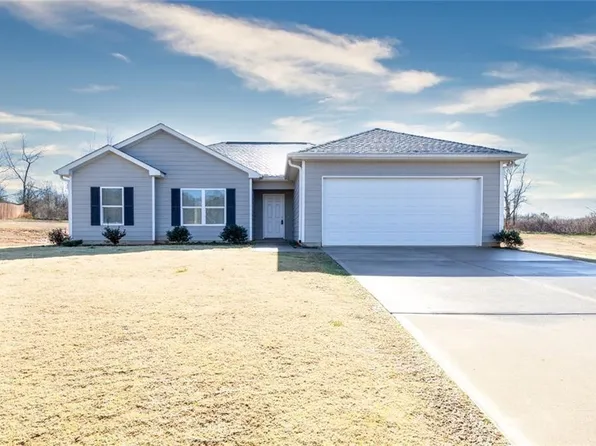 82 Gray Field Ct, Jefferson, GA 30549