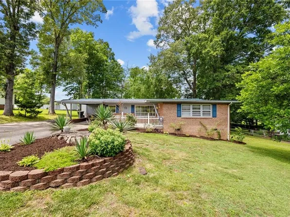 205 Adams St, Eden, NC 27288