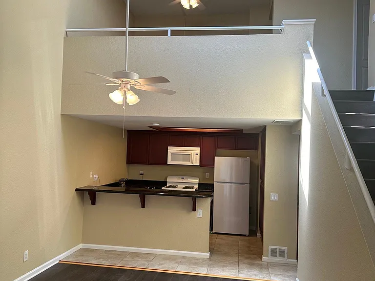 508 N Imperial Ave #F — Photo 2