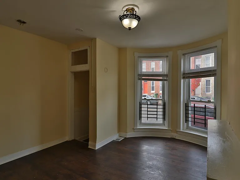 1303 James St — Photo 8