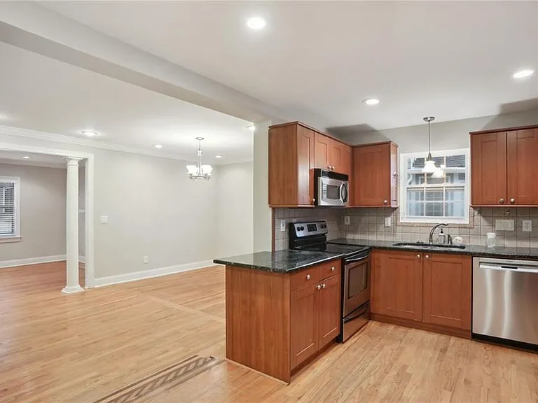 99 Bates Ave NE — Photo 8