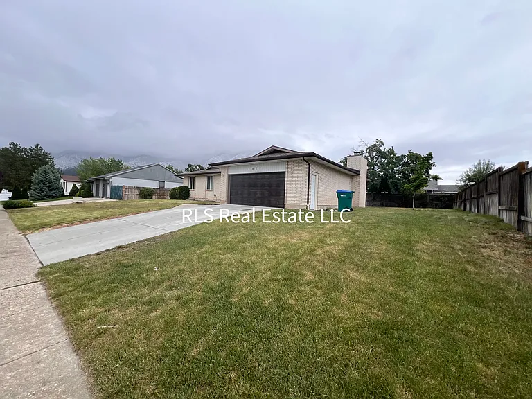 1572 E Hidden Valley Rd — Photo 15