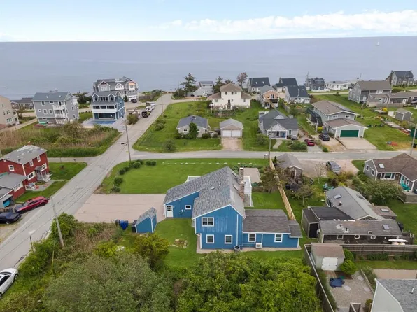 7 Conant Ave, Narragansett, RI 02882