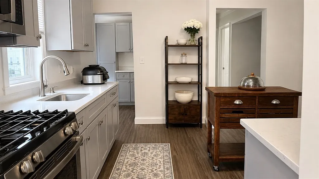 2 bed, 1.0 bath, 900 sqft, $2,850 — Photo 1