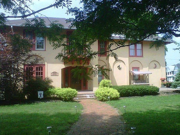 2400 Sunset Ave
