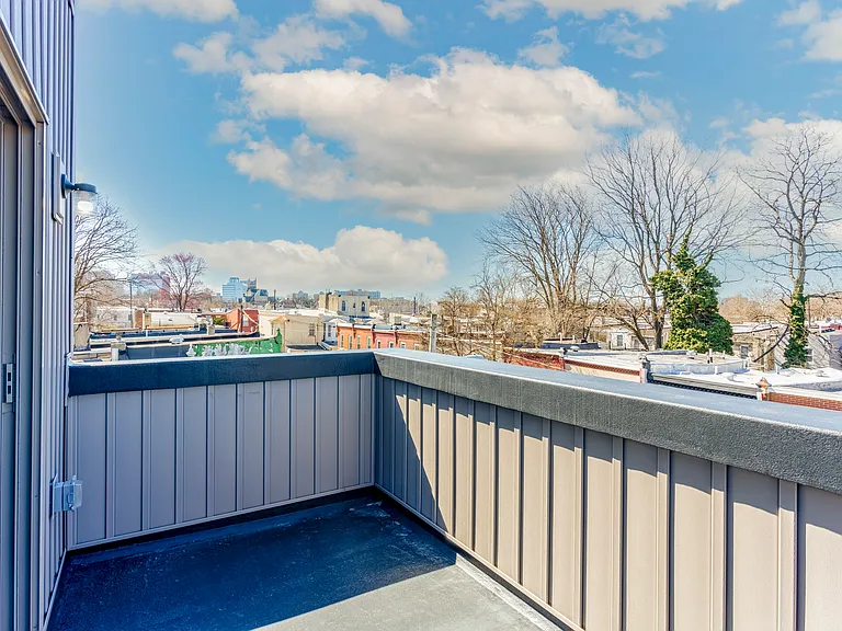 721 N De Kalb St — Photo 16