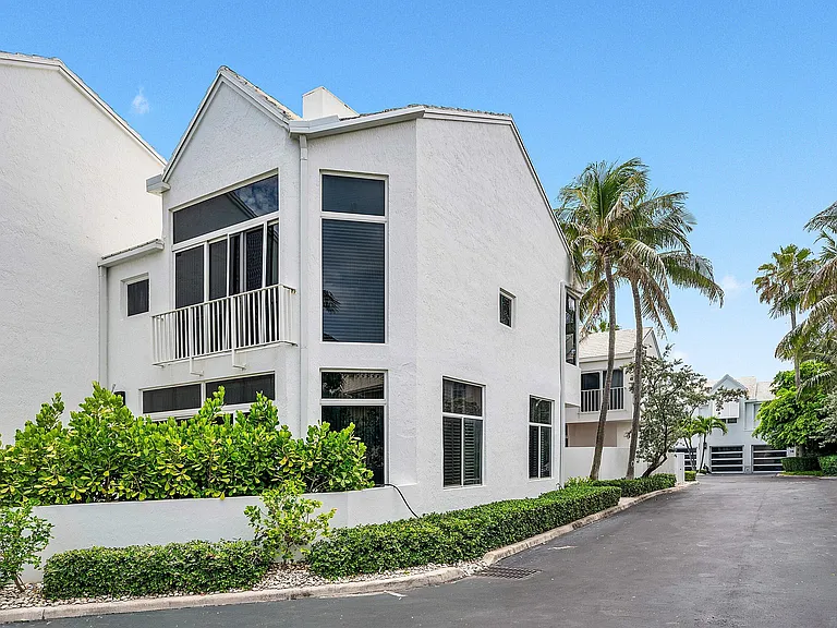 2115 S Ocean Blvd #14 — Photo 3