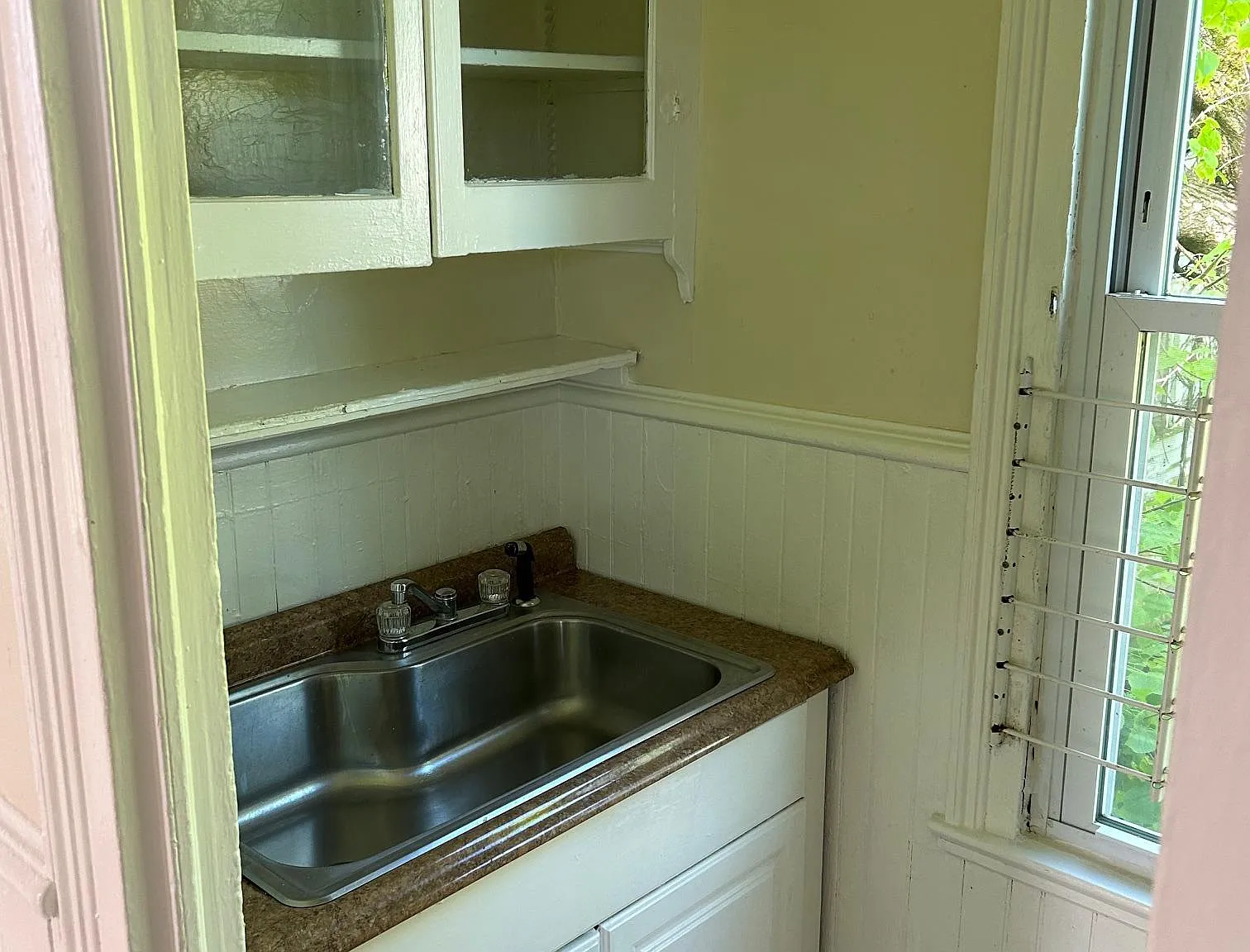 490 Glenwood Ave — Photo 4