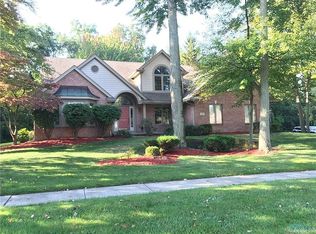 7439 Country Trl, Holland, OH 43528