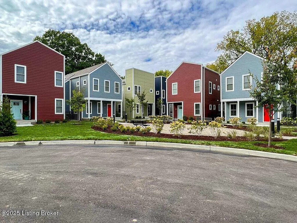 2 bed, 2.0 bath, 1796 sqft, $2,400 — Photo 2