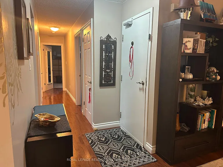 172 Queen St #UPPER — Photo 2