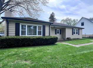 5505 Sunwood Dr, Waterford, MI 48329