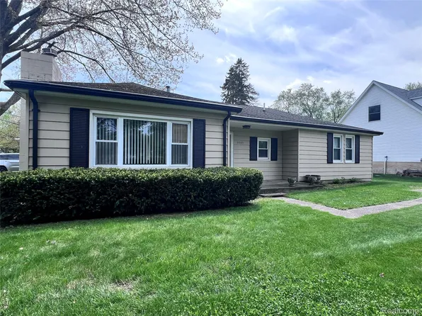 5505 Sunwood Dr, Waterford, MI 48329