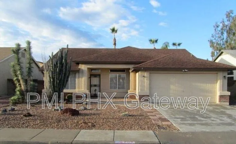 6702 N 89th Ave — Photo 1