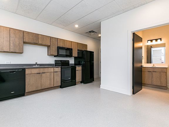 5th image of 411 1st Ave SE #202