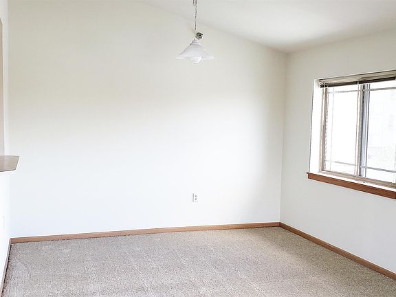 2nd image of 200 Prairie Heights Dr APT 313