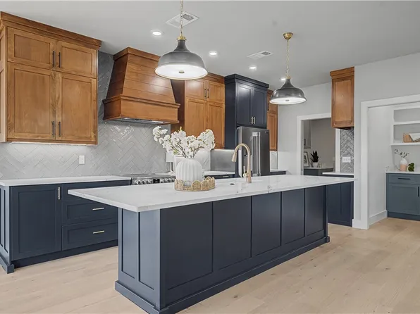 2453 N Double Springs Rd, Fayetteville, AR 72704