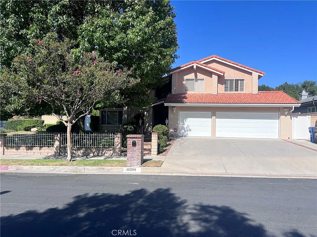 5 bed, 3057 sqft, $6,500 — Photo 1