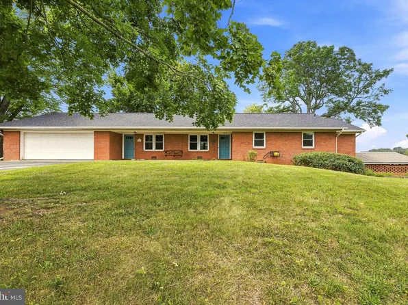 23 Drake Ave, Falling Waters, WV 25419