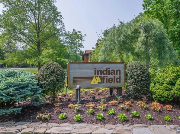 47 S Bayard Ln, Mahwah, NJ 07430