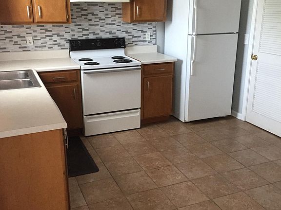 3rd image of 1417 Bradyville Pike