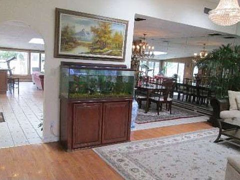 3rd image of 39 Fountain Ln