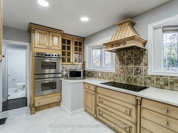 5th image of 585 Indian Rd N