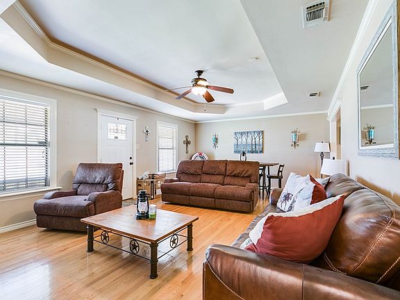5th image of 7933 Gardenia Ave