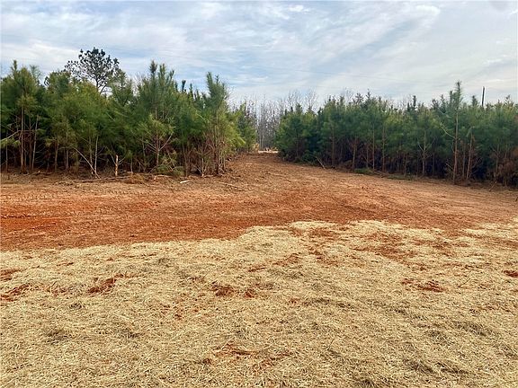 3rd image of 384 Skippers Lodge Rd