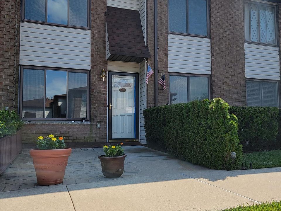 1st image of 629 Laconia Ave #12