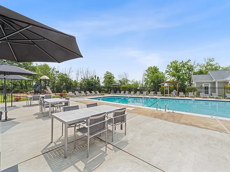 Satyr Hill Apartments — Photo 35