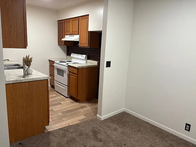625 S Austin St #4A — Photo 13
