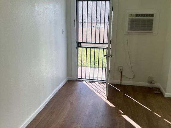 3rd image of 831 W Marion St #831