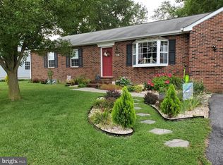 19 Edgewood Ave, New Castle, DE 19720