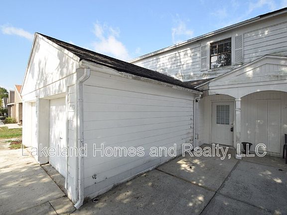 3rd image of 1821 Crystal Grove Dr