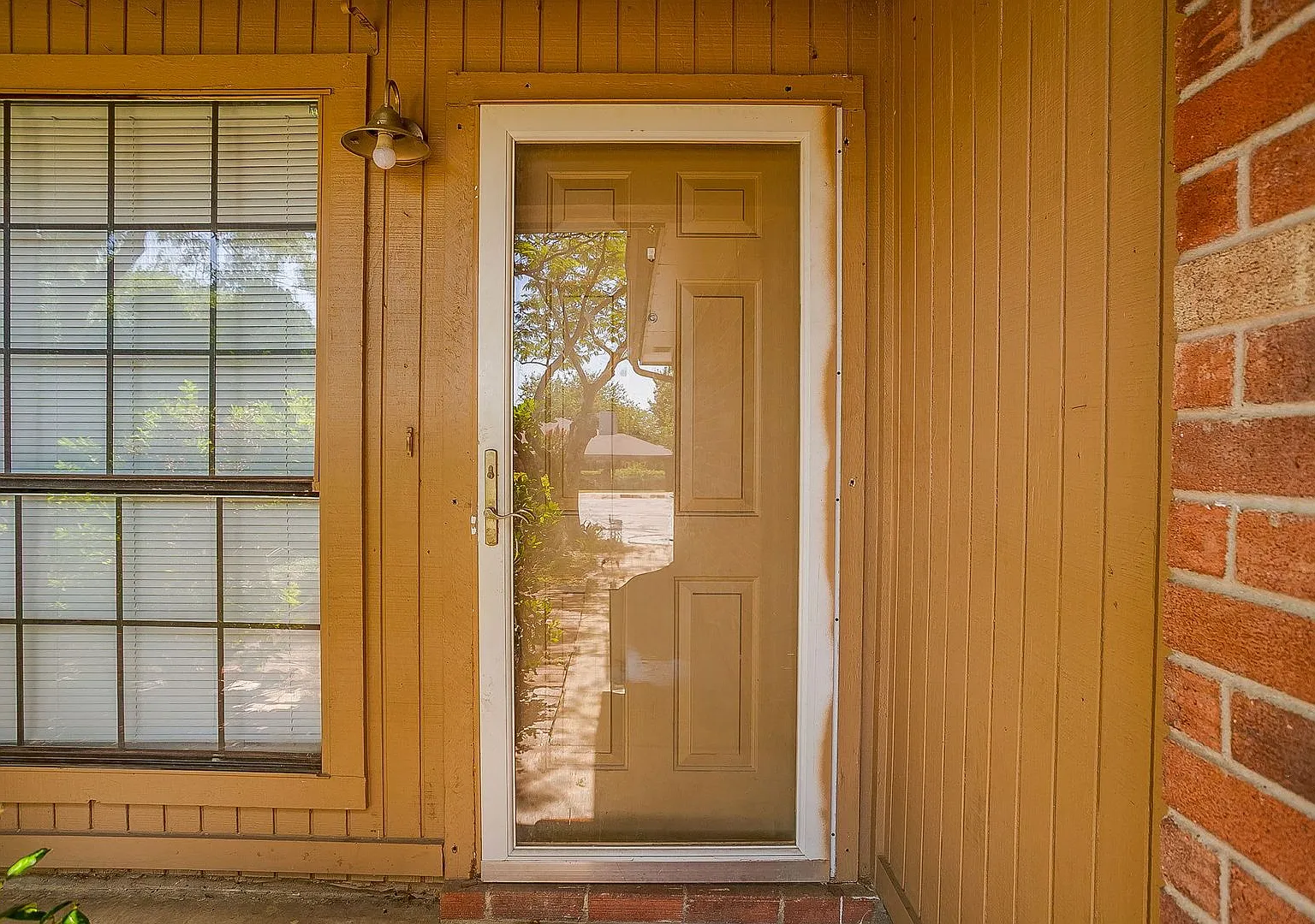 One Side of Duplex is Waiting for You- 2 Bed- 2 Bath- Lake Worth on Cul De Sac- 76135 — Photo 2