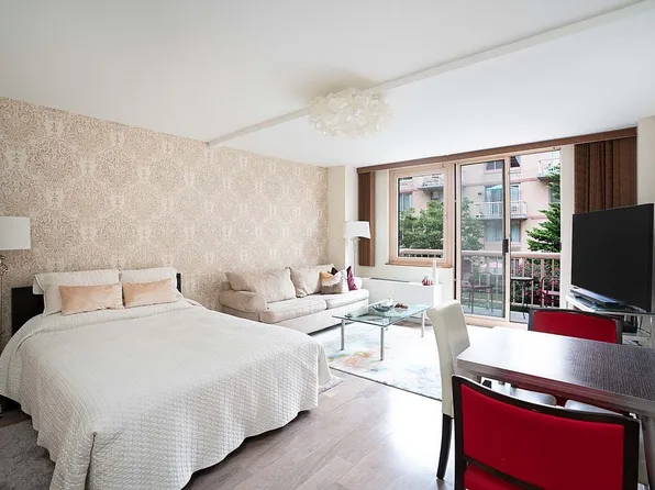 393 W 49th St APT 3CC, New York, NY 10019