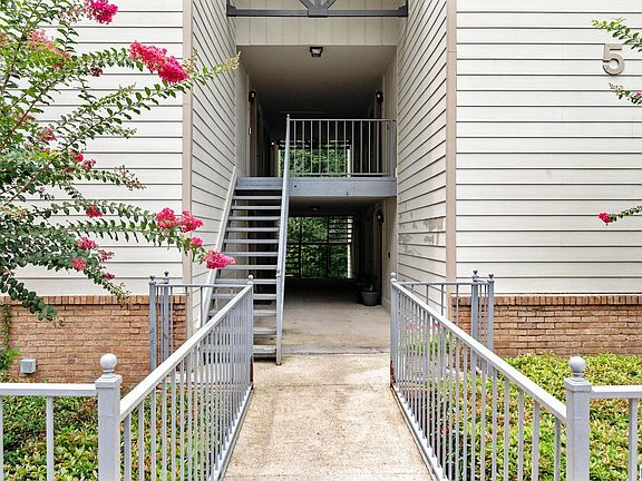 3rd image of 502 Gables Dr Unit 502