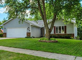 915 Robin Glen Dr, Indianola, IA 50125